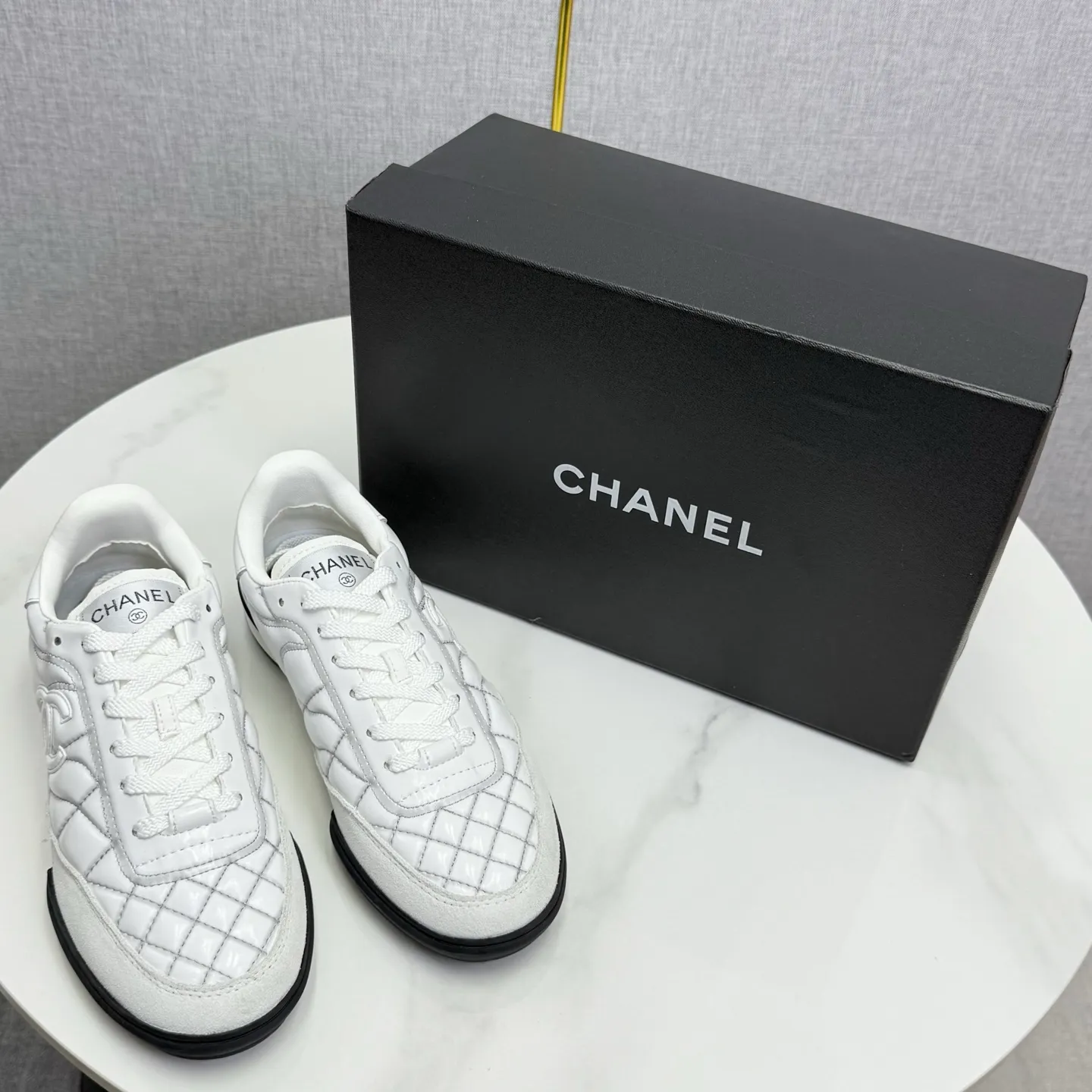 👟👟Ex-factory price 600👟👟Chanel Panda Shoes! 2025 counter's top casual sports shoes. This classic design; the upper is electro-embroidered with a variety of techniques; the outsole is fashionable and sporty; the unusual inclusion of a variety of color matching elements... The diversified mix and match is very good-looking and versatile, and can be used for leisure, fashion, sports, and outdoor... ꫛꫀꪝ Go➫ Materials: ❶Upper made of: original imported first-layer silk cowhide + original waterproof cloth + original first-layer cowhide ❷Inner lining: Original Yangli+wang ❸ Outsole based on: Original TPU combination outsole Counter boutique packaging complete set for women 35–41